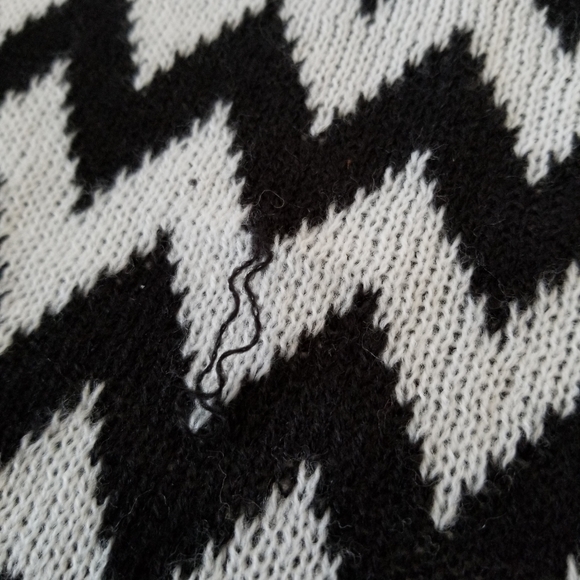 Zig Zag Scarf - Picture 4 of 5